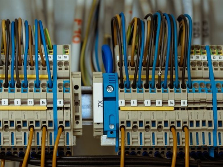 Unica versterkt Hermans Elektra met overname regiogenoot DQS